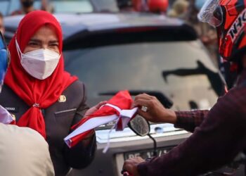 Gerakan Pembagian Bendera Merah Putih di Bandar Lampung